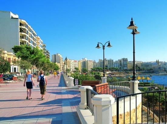 Luxury Apartment With Valletta And Harbour Views Sliema Kültér fotó