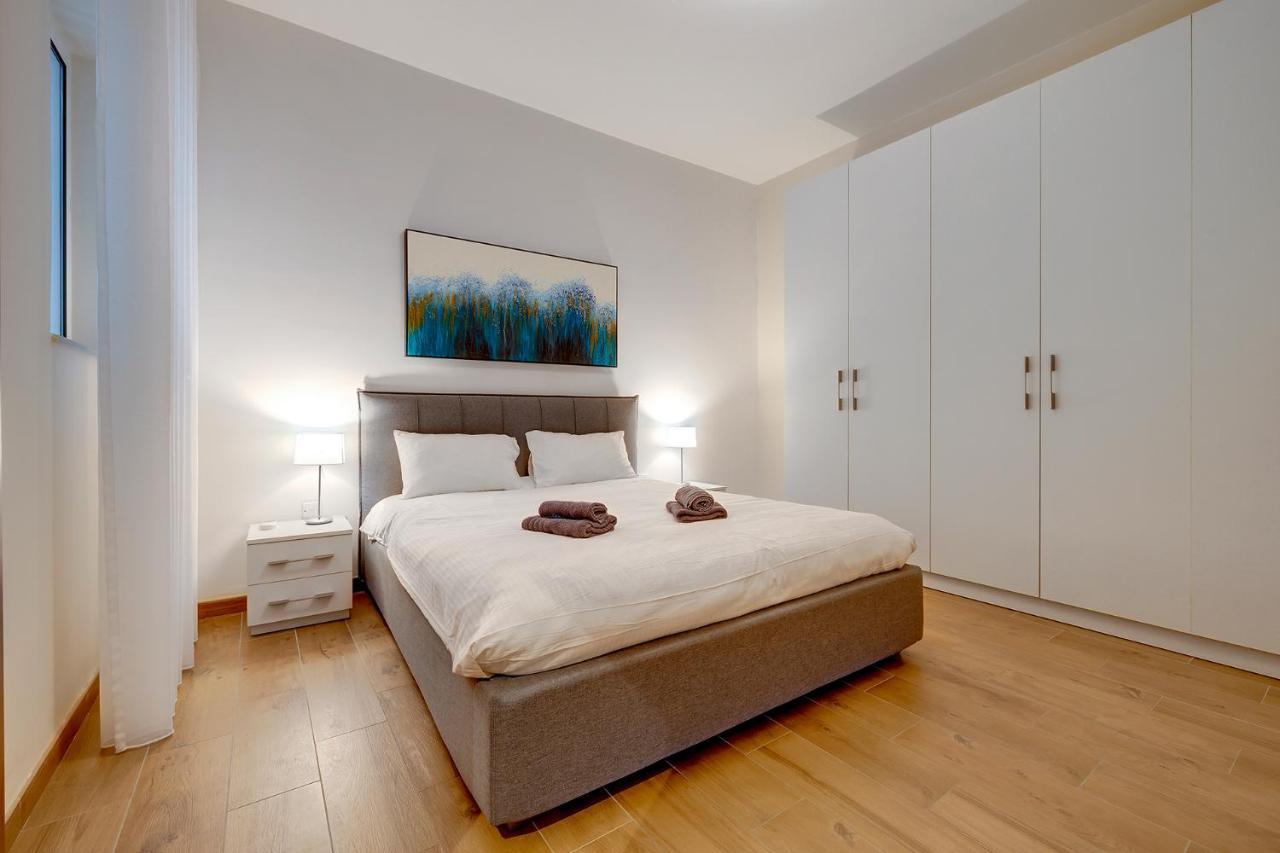 Luxury Apartment With Valletta And Harbour Views Sliema Kültér fotó